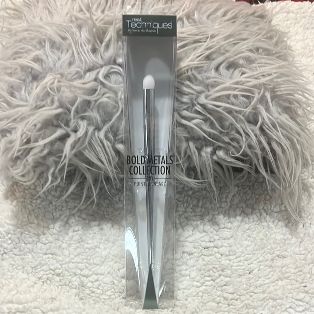 Real Techniques Bold Metals Pointed Crease Eye Brush